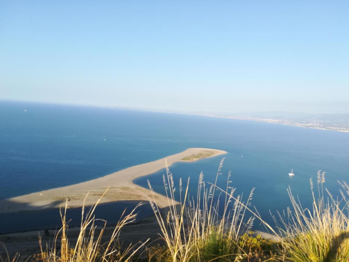 Giardino Sul Mare Bed and Breakfast Patti Buitenkant foto